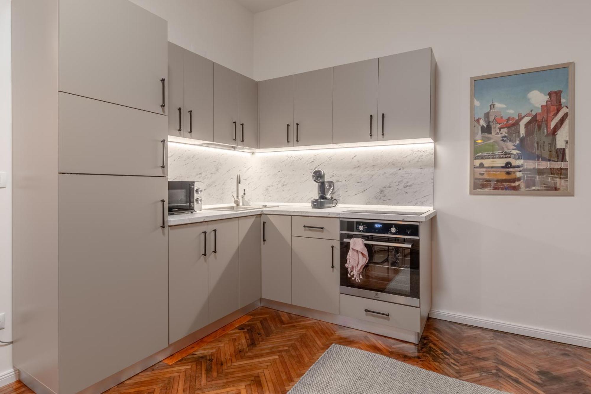Apartament Ultra-Central Premium Cu Parcare Gratuita Pe Malul Crisului Oradea Exterior foto