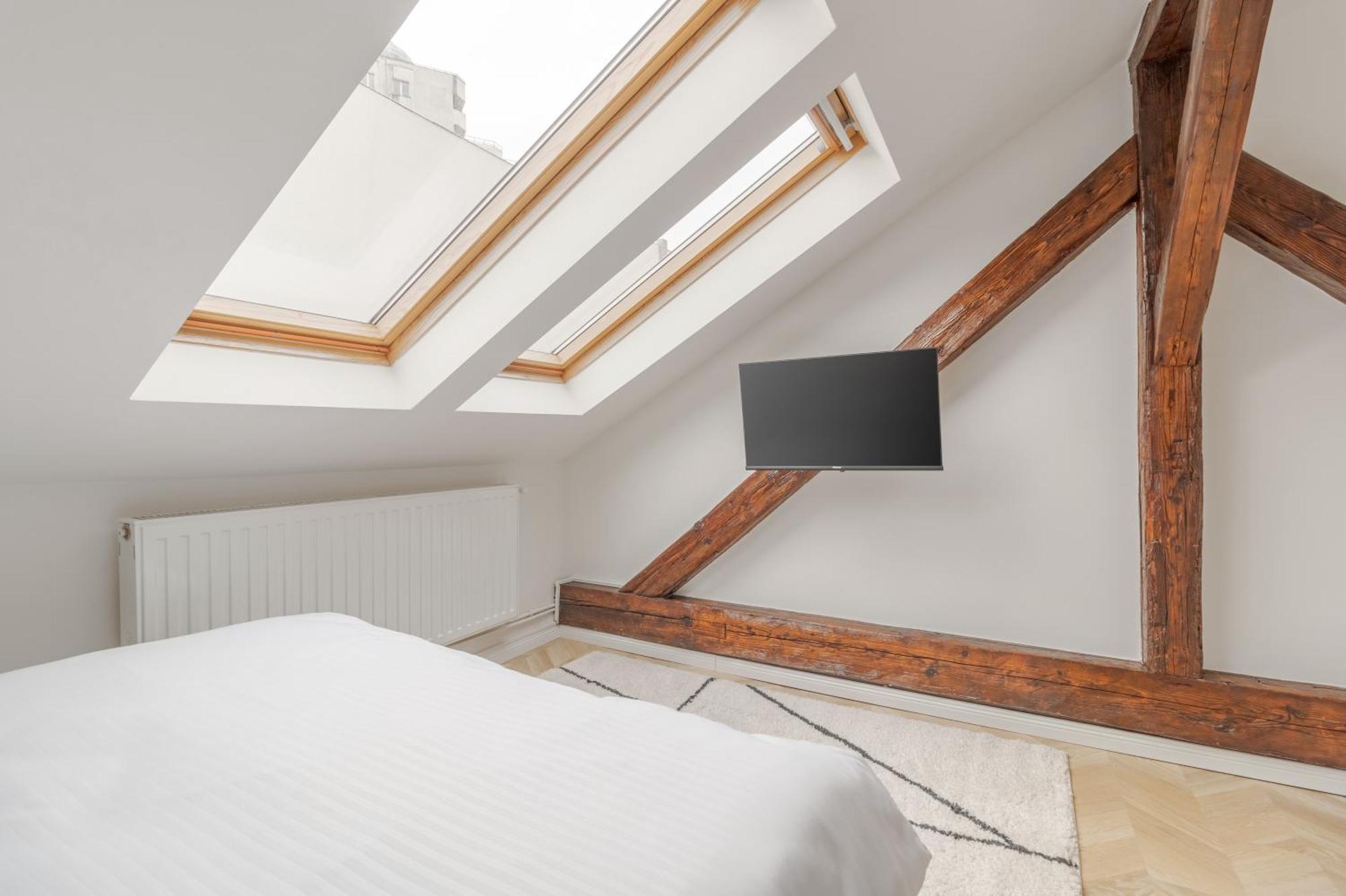 Apartament Ultra-Central Premium Cu Parcare Gratuita Pe Malul Crisului Oradea Exterior foto